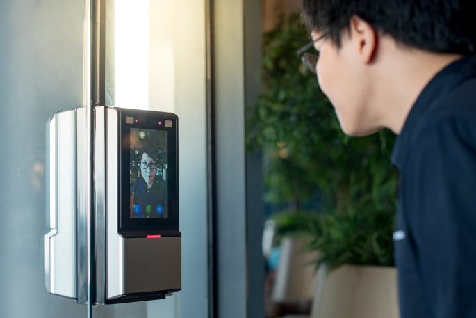 Top 3 motive pentru care companiile energetice aleg sisteme de control acces biometric